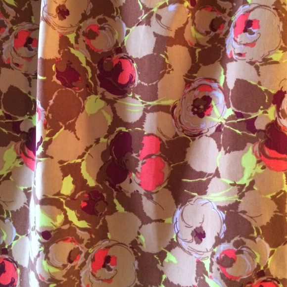 Fun work top! - Picture 2 of 4