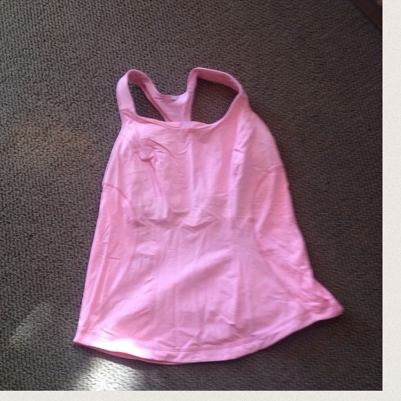 Light pink Lululemon tank