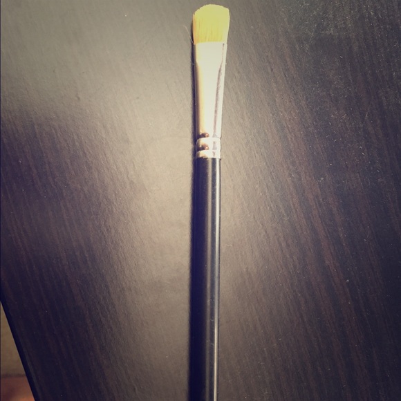 MAC Authentic #242 Shader Brush