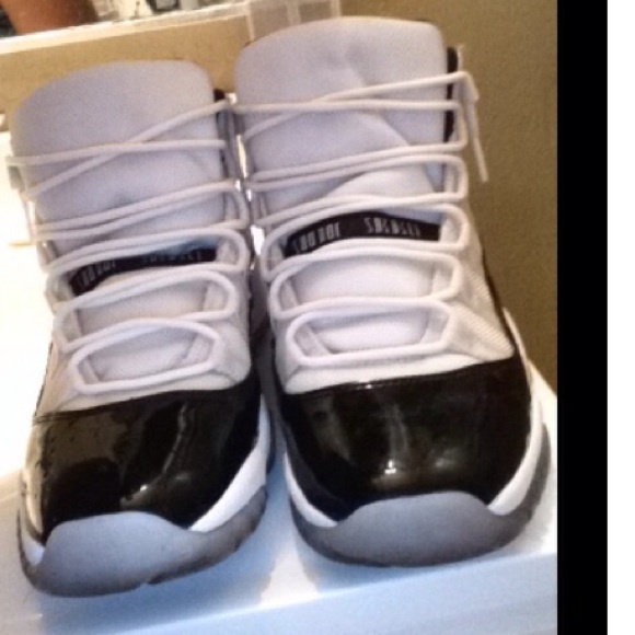 ❤️ SOLD ❤️Air Jordan 11 Mid Concord 6.5y= 8 women