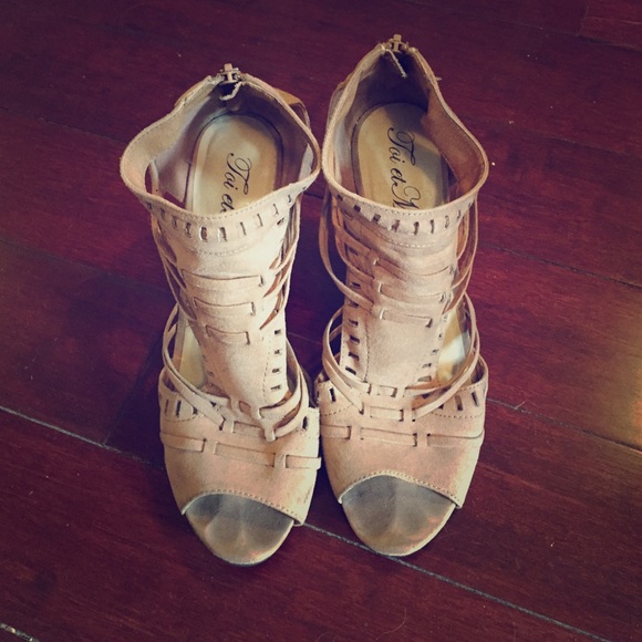 Light brown sandal wedges
