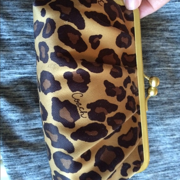 Coach kiss lock clutch