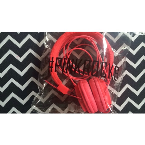 ✖️SOLD IN BUNDLE✖️Victoria secret PINK headphones
