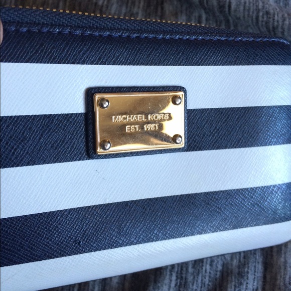 Michael Kors wristlet wallet