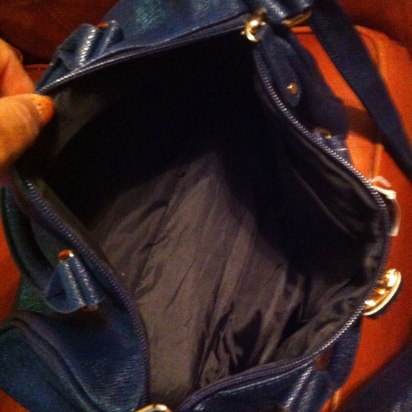 Color blue..GINA - Picture 3 of 3