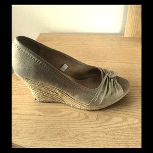 NY&CO METALLIC wedge Size 7 beige.  Worn twice