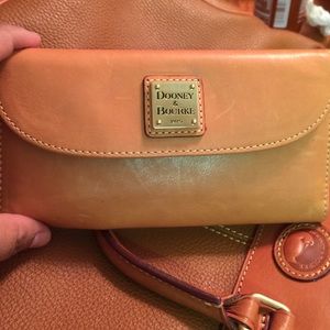 SALE⚡️NWT Dooney & Bourke brown wallet.