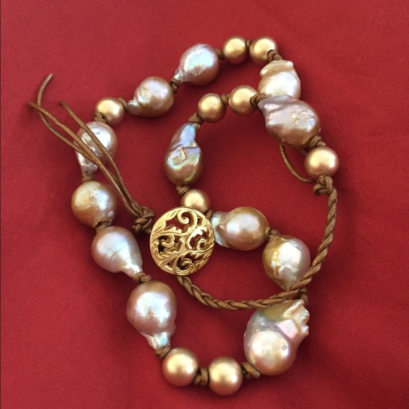 Handmade leather and baroque pearl bracelet