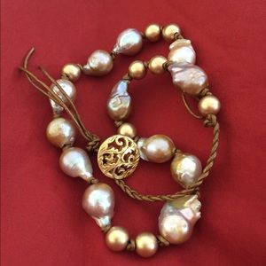 Handmade leather and baroque pearl bracelet