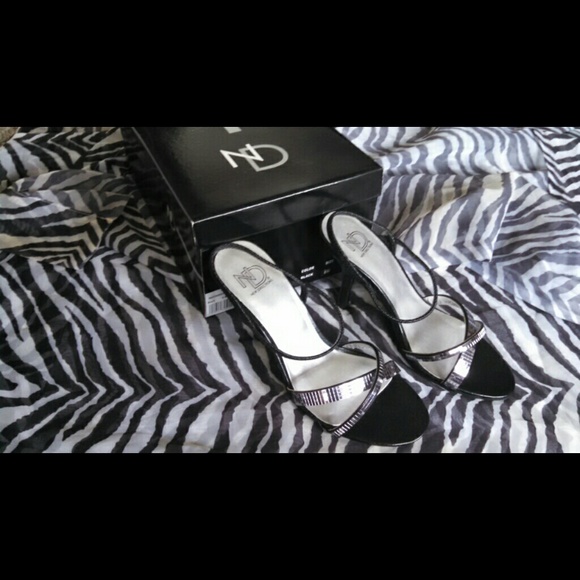 NIB New Direction Back & silver heels Sz 8