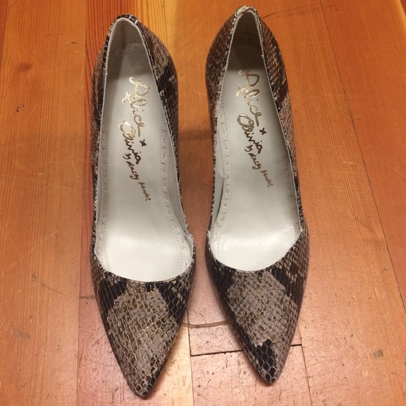SOLD NWOT Alice + Olivia Dina Snake Pumps - Picture 2 of 4