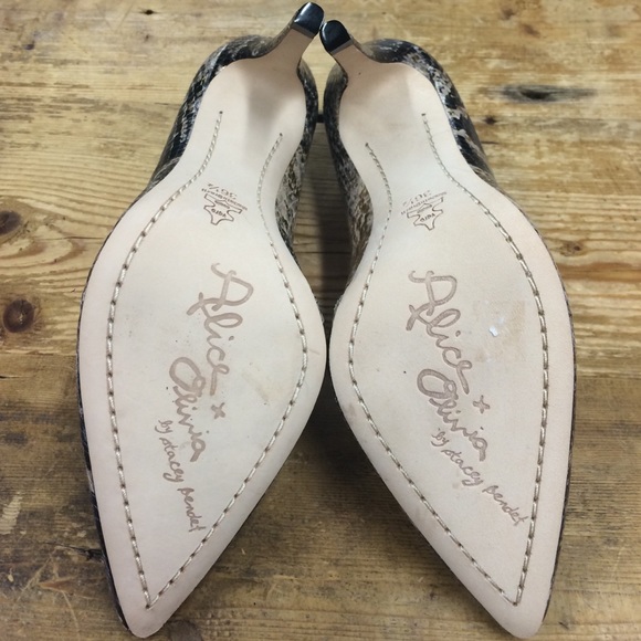 SOLD NWOT Alice + Olivia Dina Snake Pumps - Picture 3 of 4