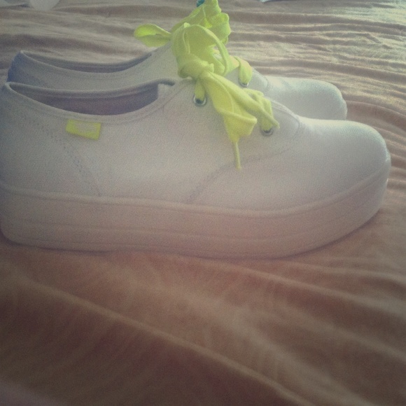 White platform shoes never worn 8 1/2 woman's