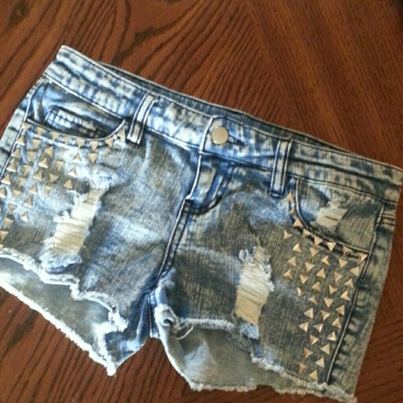 Trendy cut off bedazzled shorts