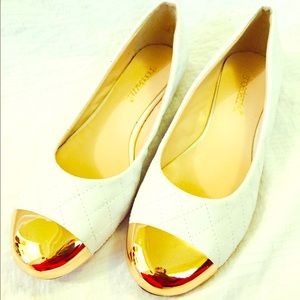 Shoe dazzle flats, white and gold