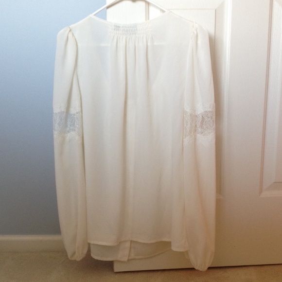 🎉HOST PICK🎉Lace Peasant Blouse - Picture 3 of 4