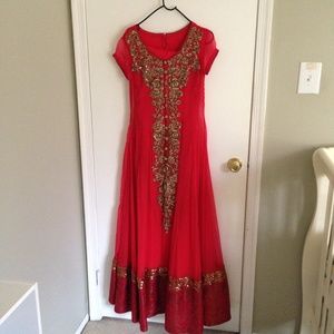 Gorgeous coral dress!!