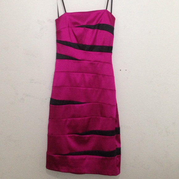 Strapless dress magenta & black