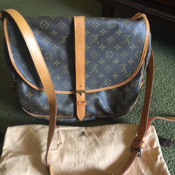 (SOLD) Louis Vuitton Saumur 35 cross body bag - Picture 2 of 4