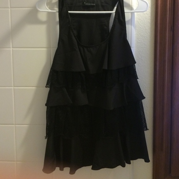 Black ruffle flowy tank!