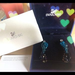 Swarovski crystal earrings💙🎀💙