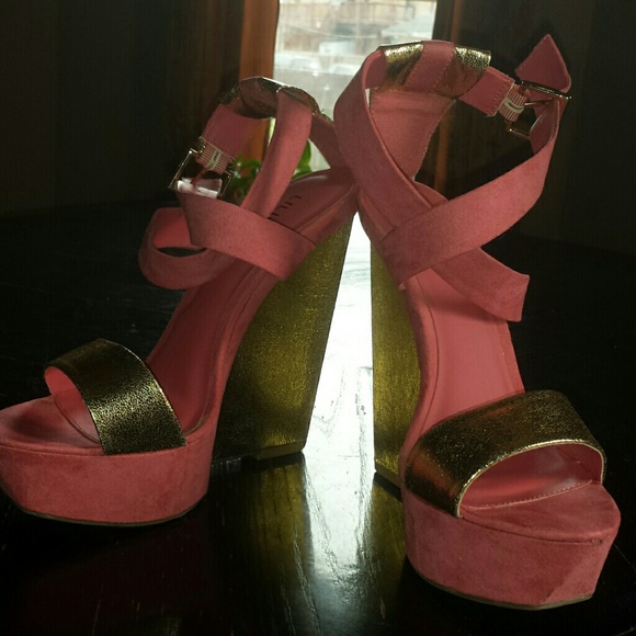 Wedge heels