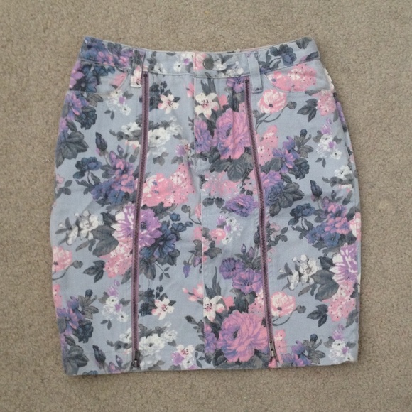 Urban Outfitters Dresses & Skirts - Floral Vintage High Waisted Skirt. "Kimchi Blue"