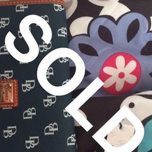 *NEW WITH TAGS* Dooney wallet
