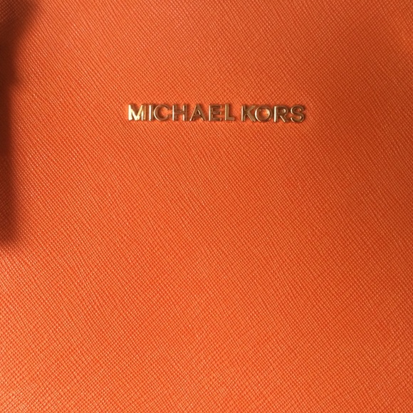 Michael Kors Jetset Medium in ORANGE - Picture 2 of 3