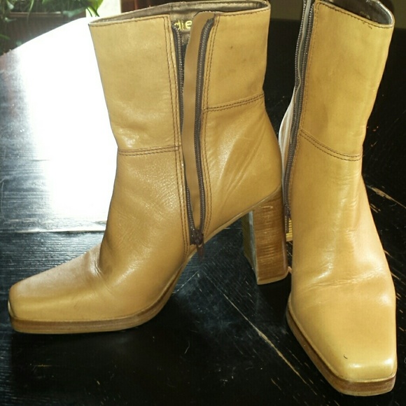 Camel leather ankle boot