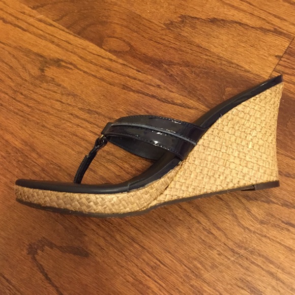 Never worn Lilly Pulitzer navy wedge sandals - 9.