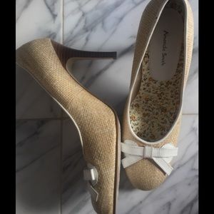 Amanda Smith natural weave  pumps
