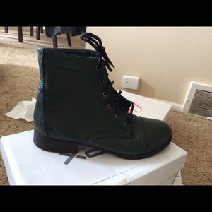 Combat boots
