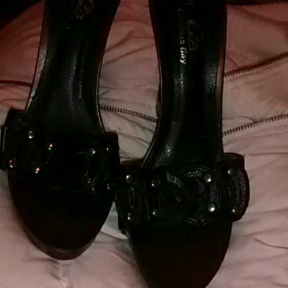 Black wedge