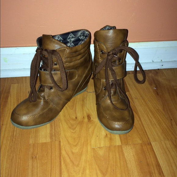 Brown sneaker wedges/ booties