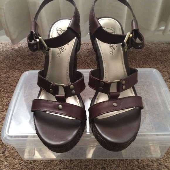 Fergie Shoes Brown Wedge - Picture 2 of 4