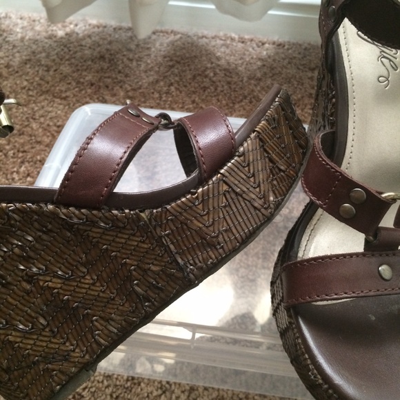 Fergie Shoes Brown Wedge - Picture 3 of 4