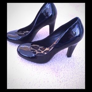 JESSICA SIMPSON BLACK PUMPS PATENT LEATHER SIZE 7