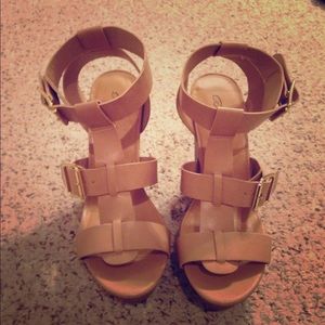BRAND NEW STRAPPY WEDGES