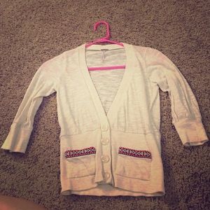 Cardigan with tribal designed pockets