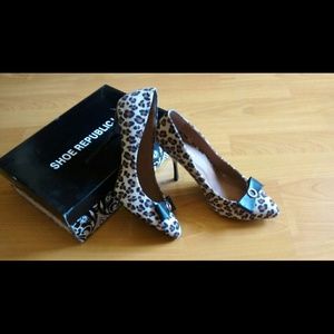 SASSY LEOPARD PUMPS