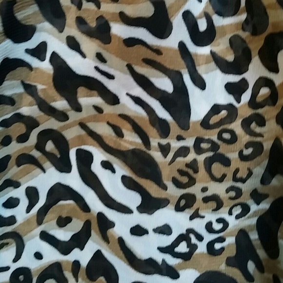 SUPER CUTE CHEETAH PRINT HALtER TOP - Picture 3 of 4