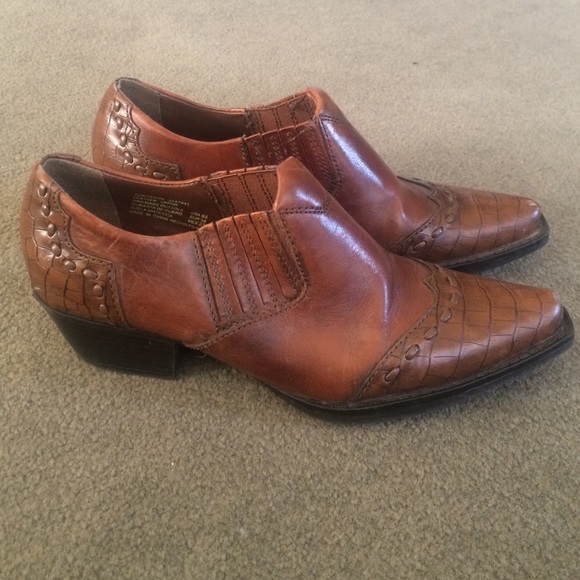 Vintage brown booties