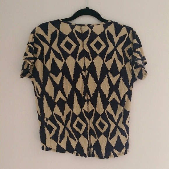 ❤High-Low Ikat T-shirt - Picture 2 of 4