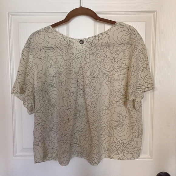 ✂️SOLD✂️ Beautiful blouse - Picture 4 of 4