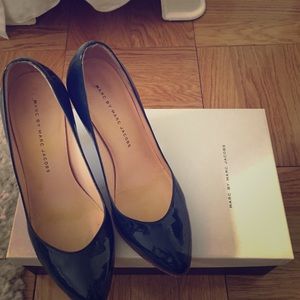 Marc by Marc Jacobs patent blue pumps