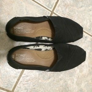 Black toms REDUCED .99 cent shipping