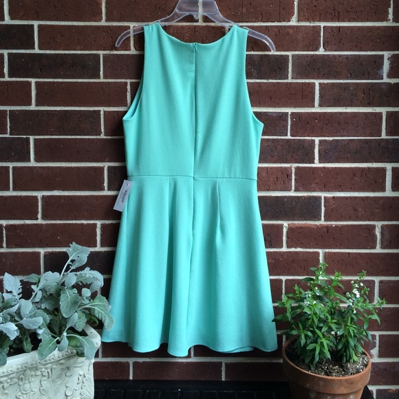 New Everly Dress - Picture 2 of 4