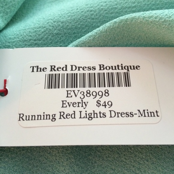 New Everly Dress - Picture 3 of 4