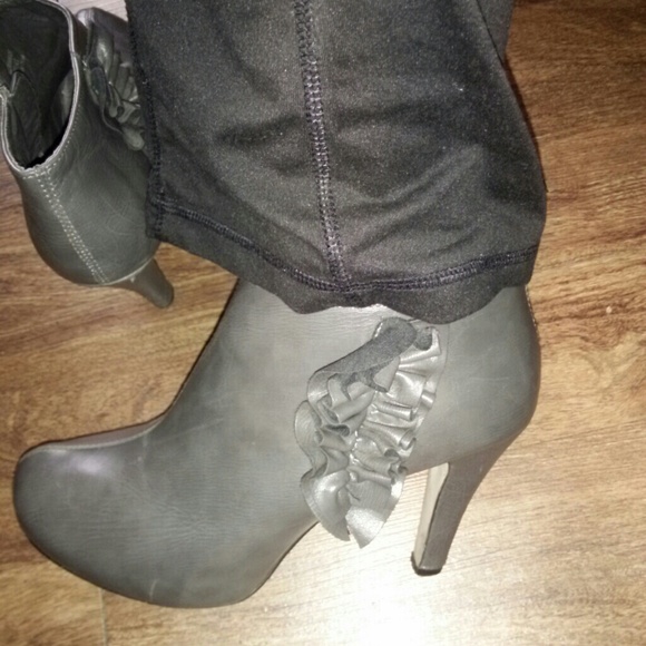 Heels - Picture 4 of 4